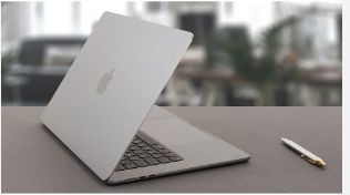 Apple 15.3" MacBook Air – M2 Chip, 8GB RAM, 256GB SSD