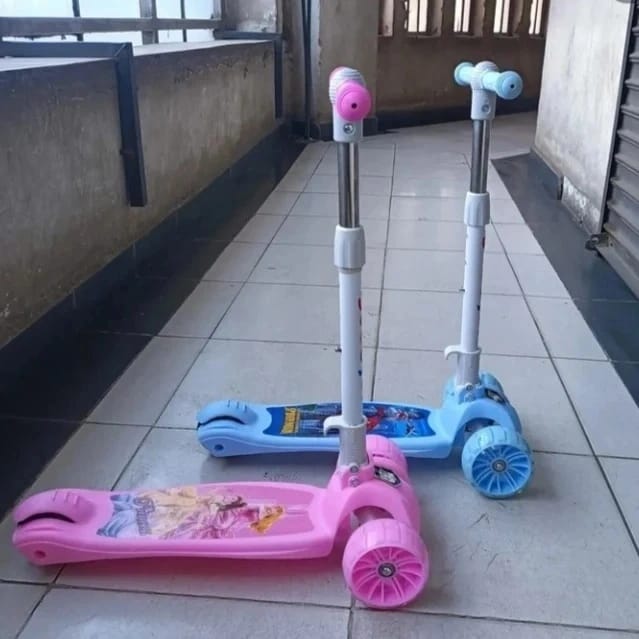 Scooter for Kids Toddlers - 3-wheel, Adjustable Height, Steering Lock